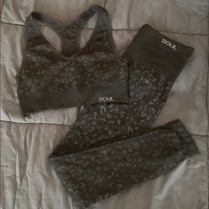 SOULCYCLE black cheetah print set - bra and pants
